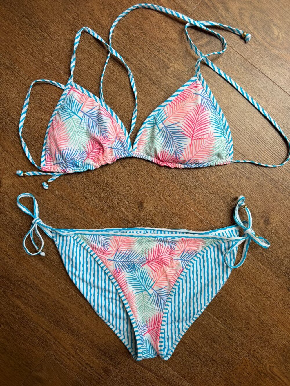 Women's Vineyard Vines Reversible Bikini, with Island Palms Print. SIze: Small